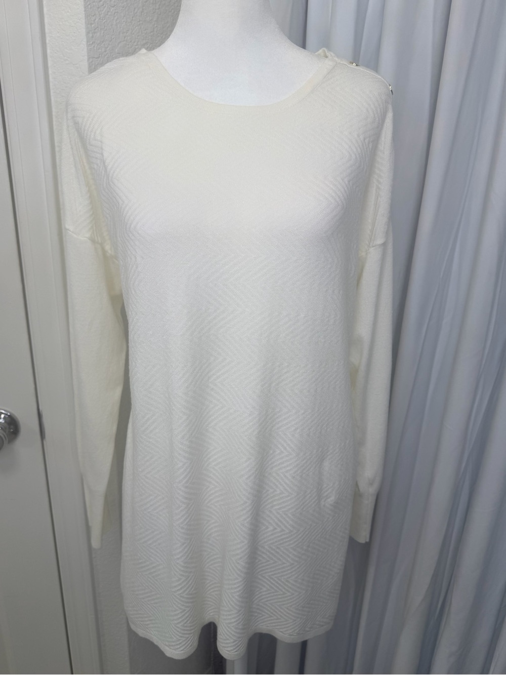 JM Collection Off White Chevron Knit Tunic Sweater XL EUC Gold Button Shoulder